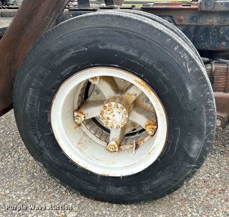 image for item EK4437 1975 Ford LT900 semi truck