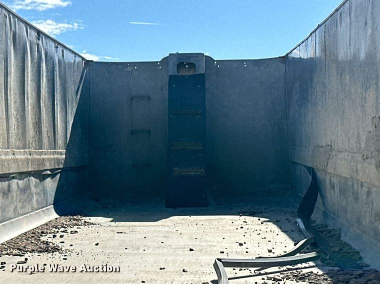 image for item EK9876 1999 Mate end dump trailer