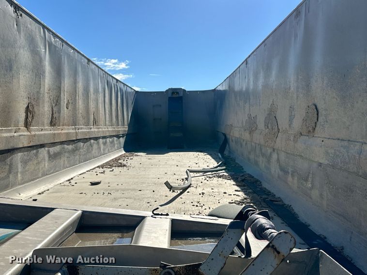 image for item EK9876 1999 Mate end dump trailer