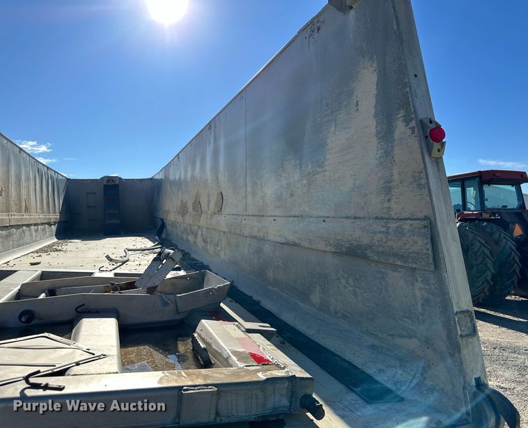 image for item EK9876 1999 Mate end dump trailer