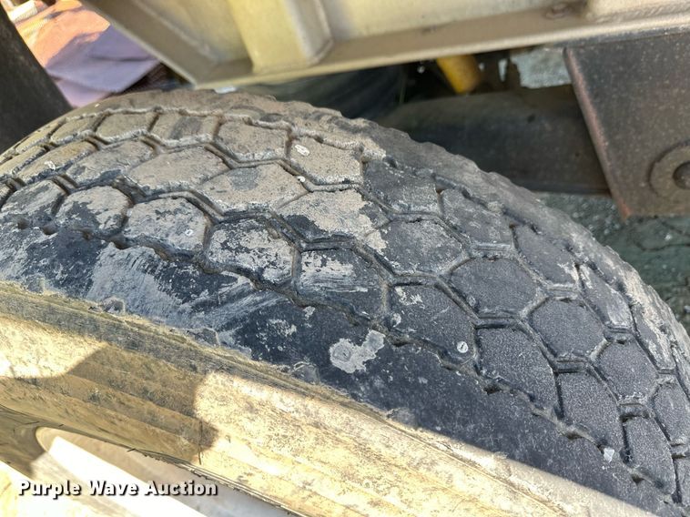 image for item EK9876 1999 Mate end dump trailer