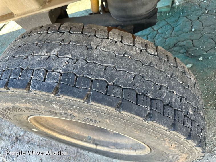 image for item EK9876 1999 Mate end dump trailer