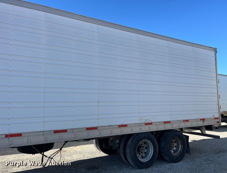 image for item LD9369 2007 Utility refrigerated van trailer