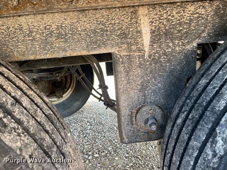 image for item LD9369 2007 Utility refrigerated van trailer