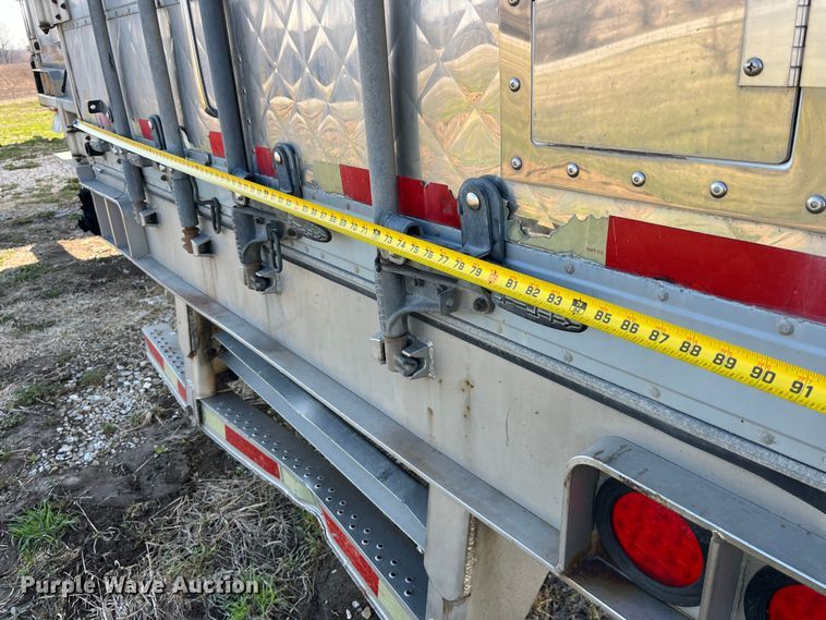 image for item LD9369 2007 Utility refrigerated van trailer