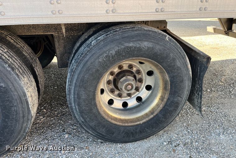 image for item LD9369 2007 Utility refrigerated van trailer