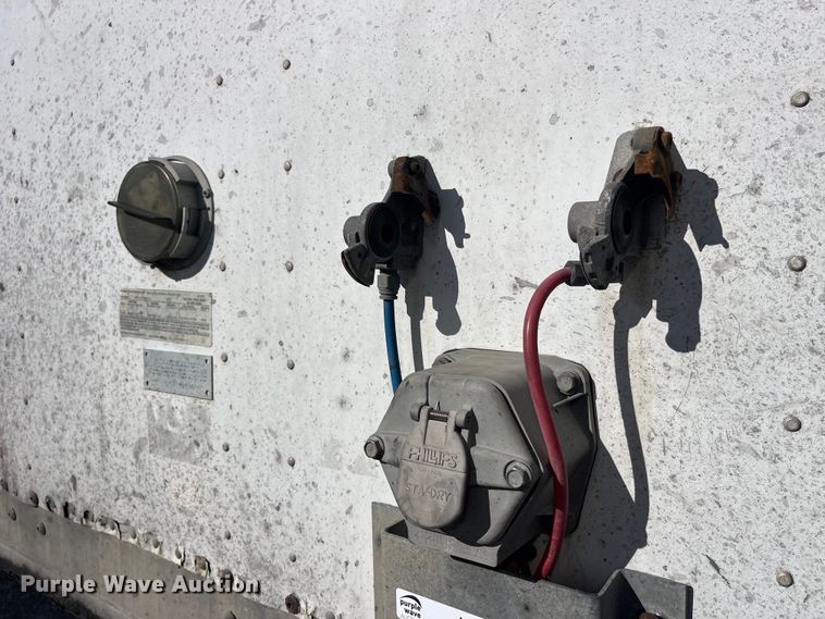 image for item LD9374 2008 Vanguard VIP4000 dry van trailer