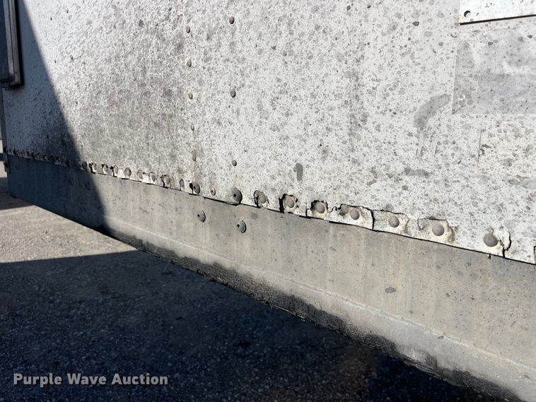 image for item LD9374 2008 Vanguard VIP4000 dry van trailer