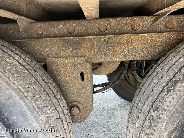 image for item LD9374 2008 Vanguard VIP4000 dry van trailer