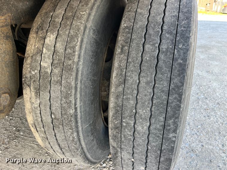 image for item LD9374 2008 Vanguard VIP4000 dry van trailer