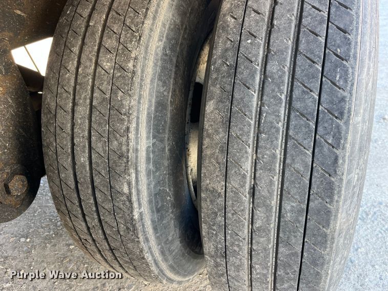 image for item LD9374 2008 Vanguard VIP4000 dry van trailer