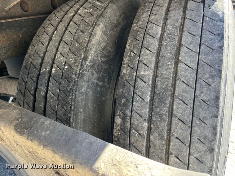 image for item LD9374 2008 Vanguard VIP4000 dry van trailer