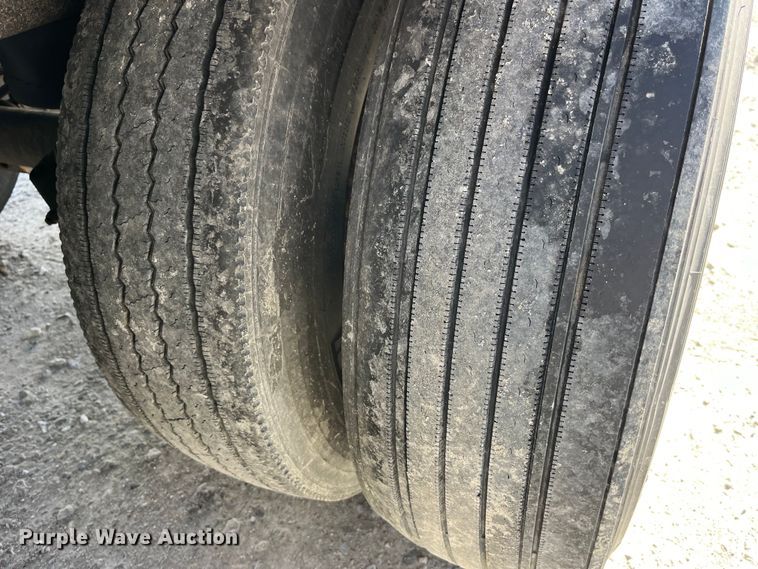 image for item LD9374 2008 Vanguard VIP4000 dry van trailer