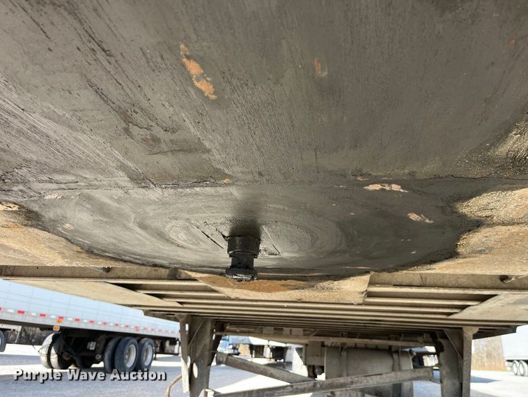 image for item LD9375 2011 Utility refrigerated van trailer