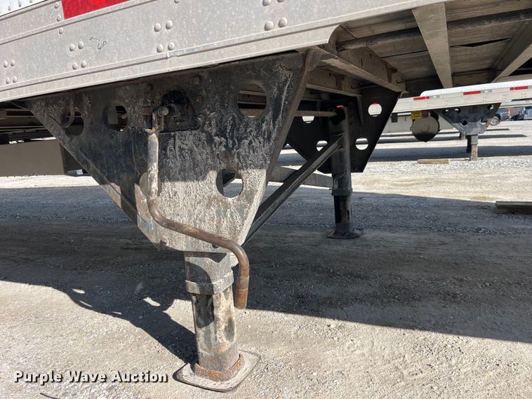 image for item LD9375 2011 Utility refrigerated van trailer