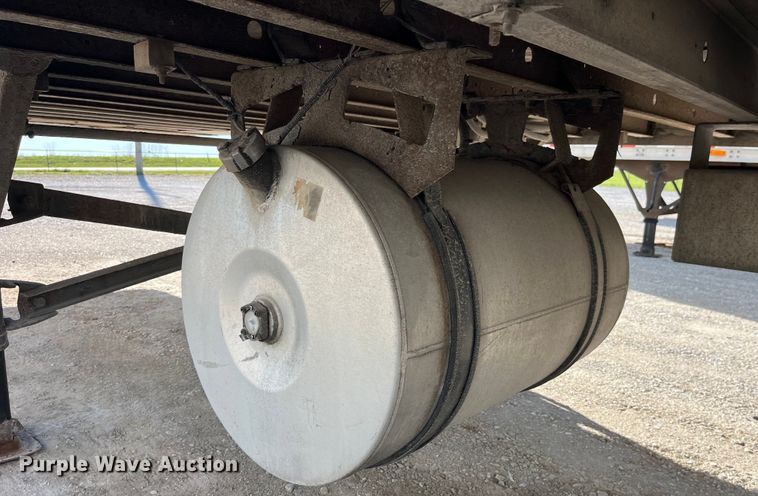 image for item LD9375 2011 Utility refrigerated van trailer