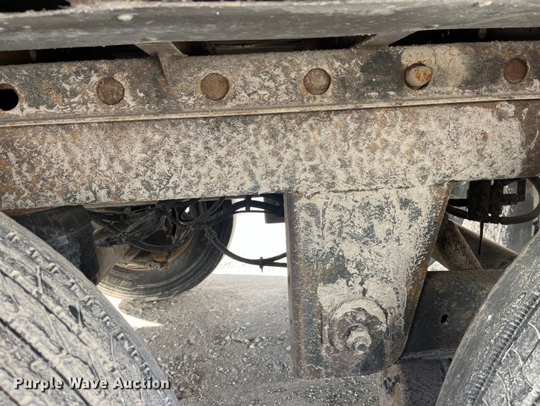 image for item LD9375 2011 Utility refrigerated van trailer