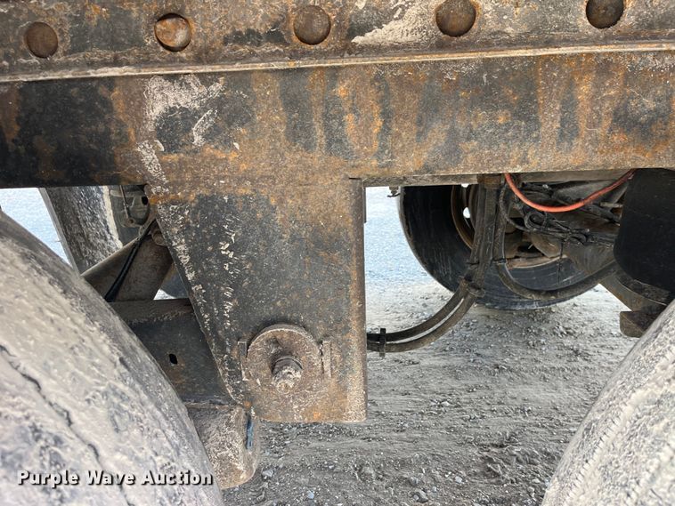 image for item LD9375 2011 Utility refrigerated van trailer