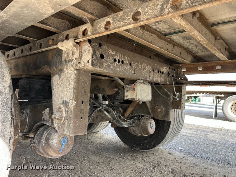 image for item LD9375 2011 Utility refrigerated van trailer