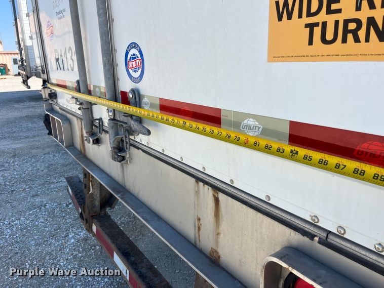 image for item LD9375 2011 Utility refrigerated van trailer