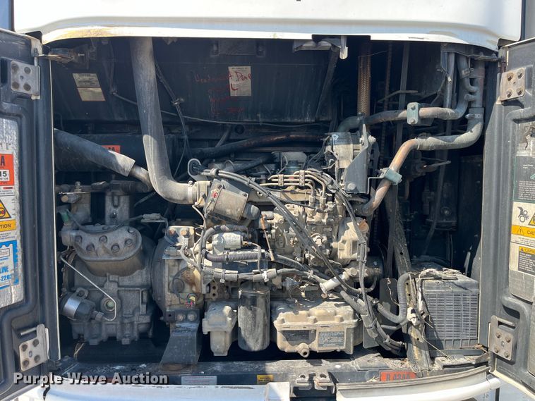 image for item LD9375 2011 Utility refrigerated van trailer