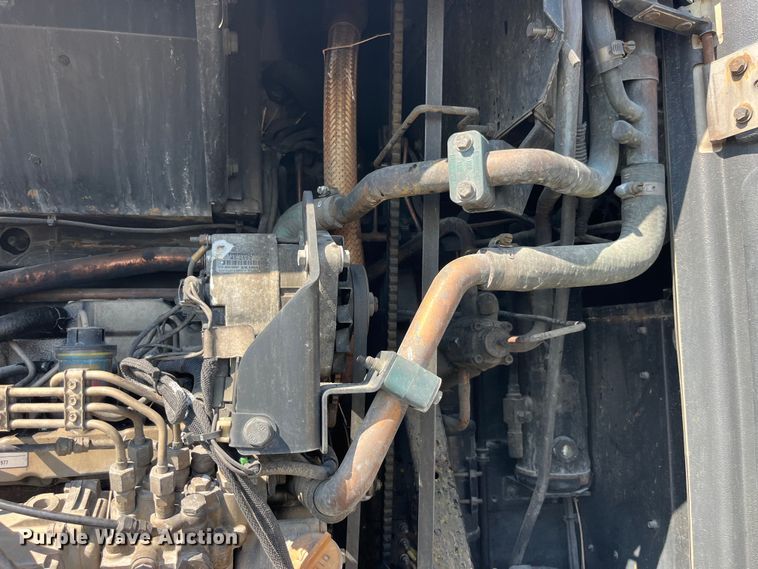 image for item LD9375 2011 Utility refrigerated van trailer