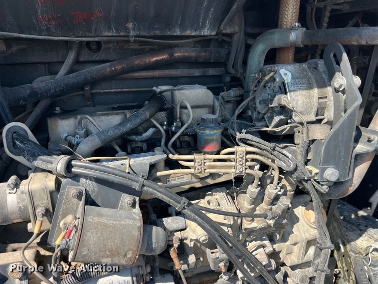 image for item LD9375 2011 Utility refrigerated van trailer