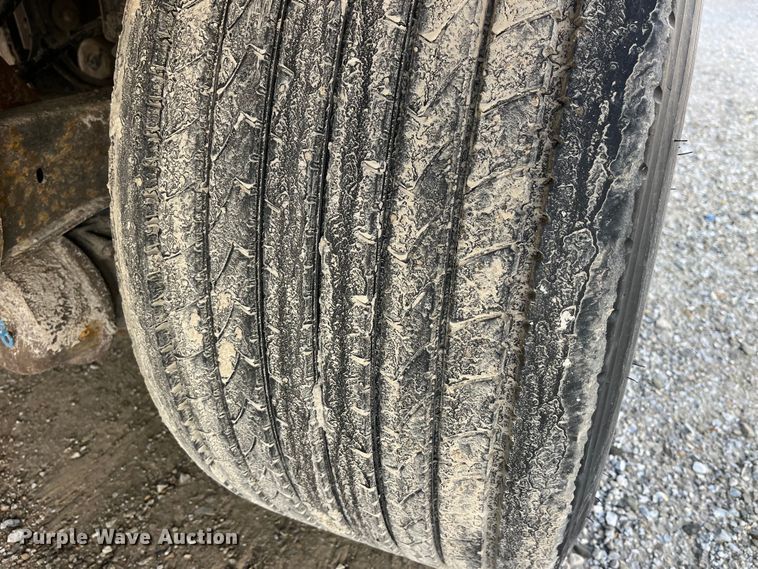 image for item LD9375 2011 Utility refrigerated van trailer