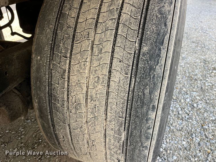 image for item LD9375 2011 Utility refrigerated van trailer