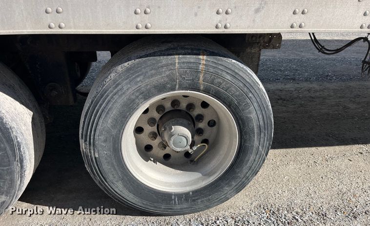 image for item LD9375 2011 Utility refrigerated van trailer