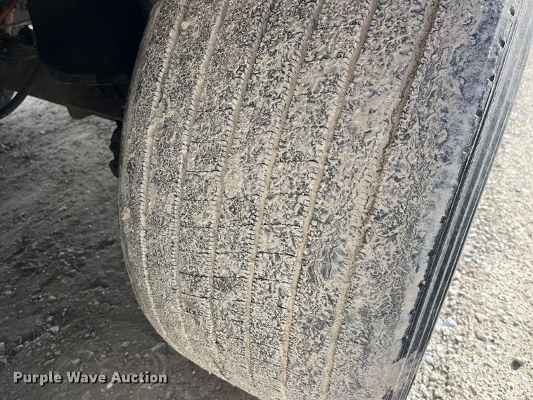 image for item LD9375 2011 Utility refrigerated van trailer