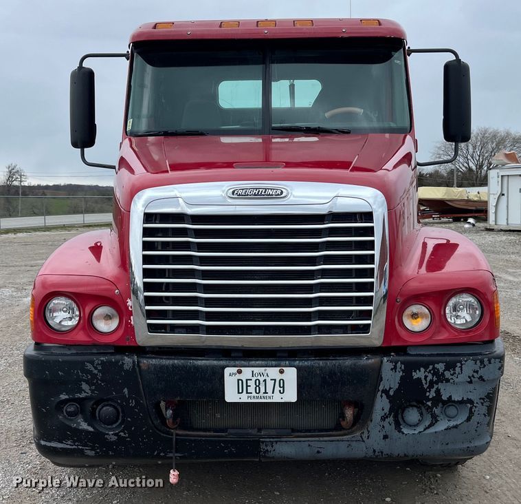 image for item LD9387 2007 Freightliner  CST120 semi truck