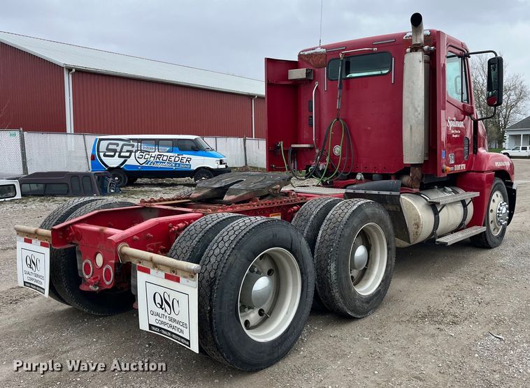 image for item LD9387 2007 Freightliner  CST120 semi truck