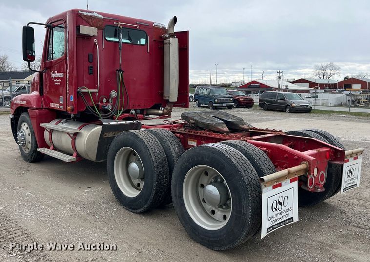 image for item LD9387 2007 Freightliner  CST120 semi truck