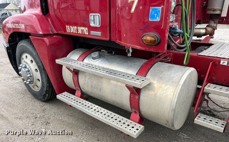 image for item LD9387 2007 Freightliner  CST120 semi truck