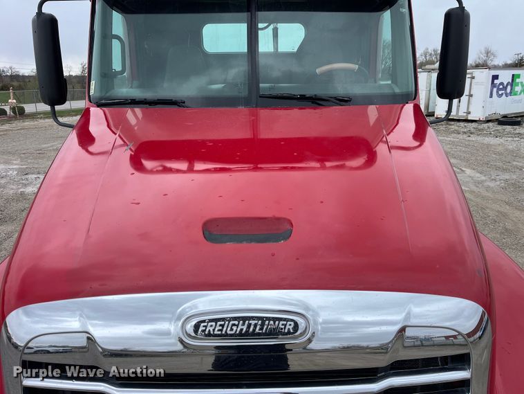 image for item LD9387 2007 Freightliner  CST120 semi truck