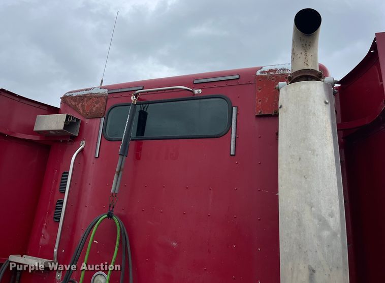 image for item LD9387 2007 Freightliner  CST120 semi truck