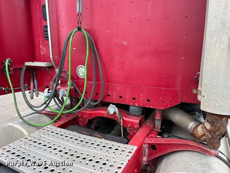 image for item LD9387 2007 Freightliner  CST120 semi truck