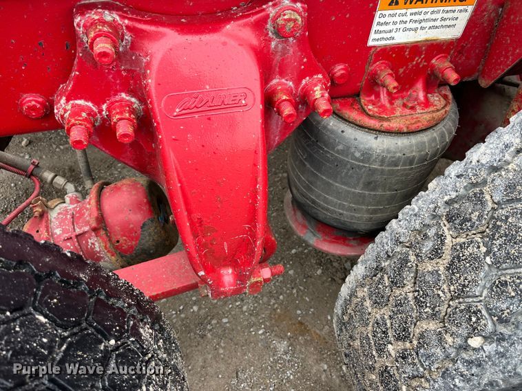 image for item LD9387 2007 Freightliner  CST120 semi truck