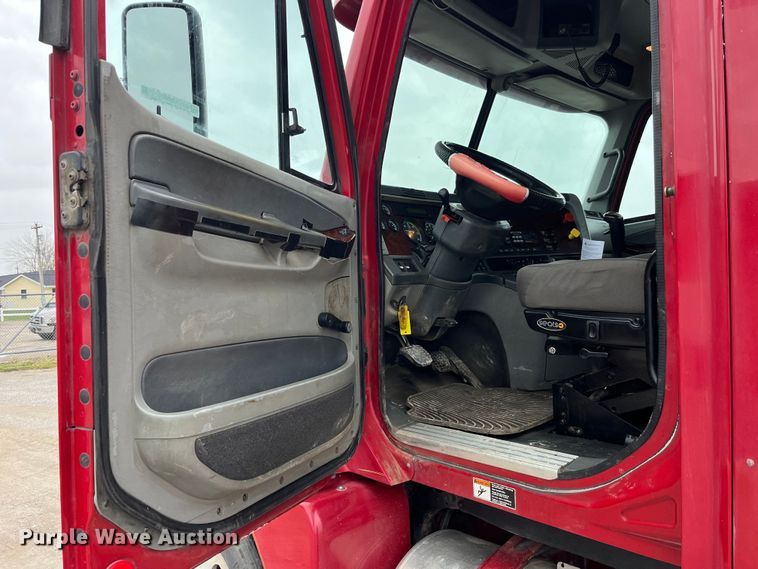 image for item LD9387 2007 Freightliner  CST120 semi truck