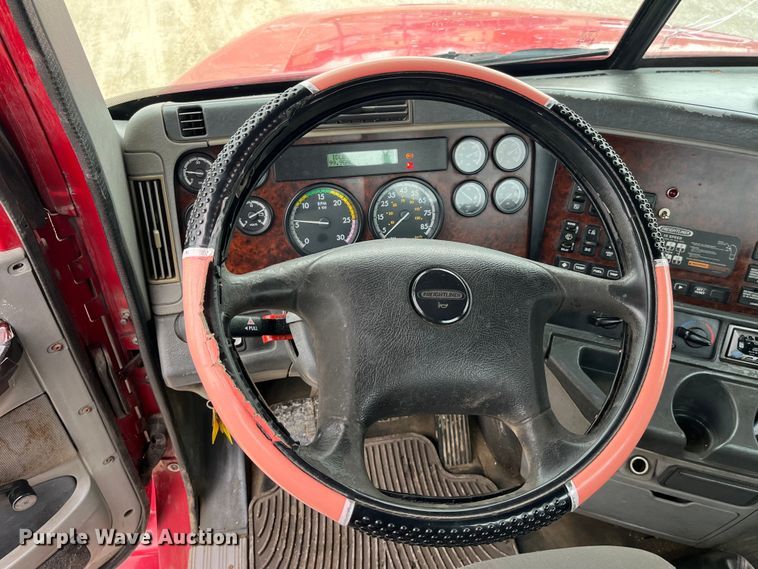 image for item LD9387 2007 Freightliner  CST120 semi truck