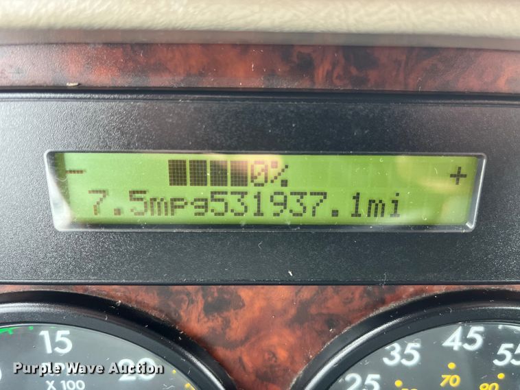 image for item LD9387 2007 Freightliner  CST120 semi truck