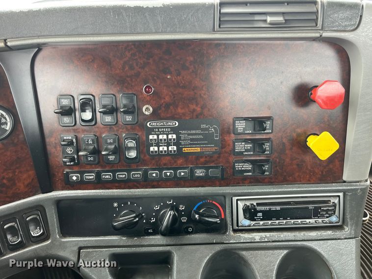 image for item LD9387 2007 Freightliner  CST120 semi truck