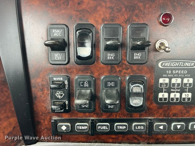 image for item LD9387 2007 Freightliner  CST120 semi truck