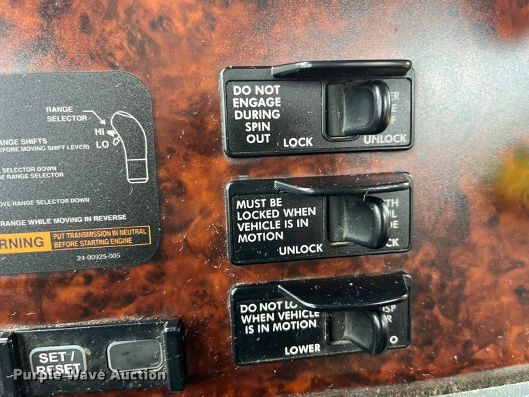 image for item LD9387 2007 Freightliner  CST120 semi truck