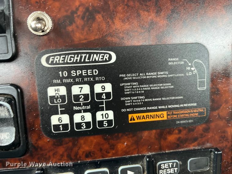 image for item LD9387 2007 Freightliner  CST120 semi truck