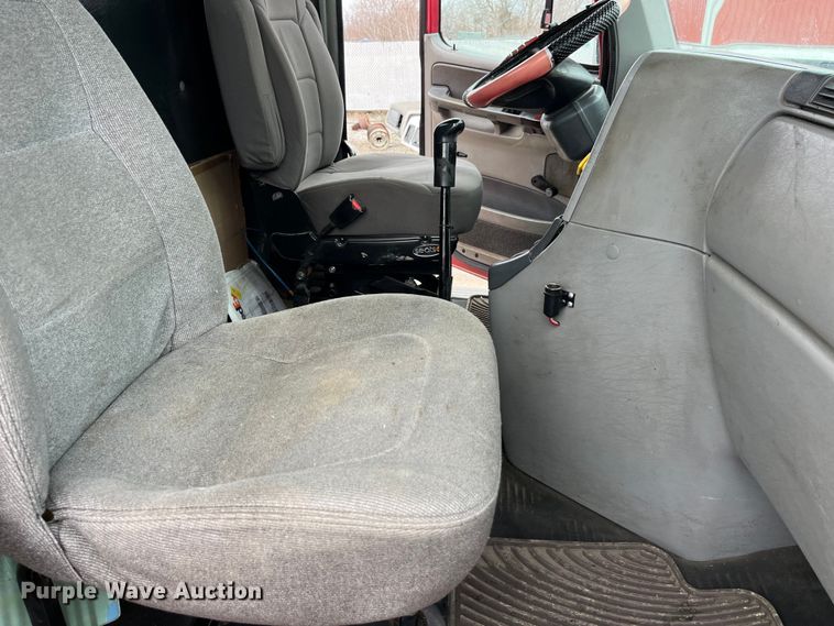 image for item LD9387 2007 Freightliner  CST120 semi truck