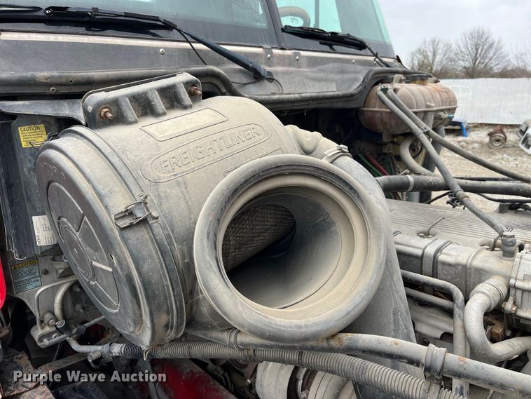 image for item LD9387 2007 Freightliner  CST120 semi truck