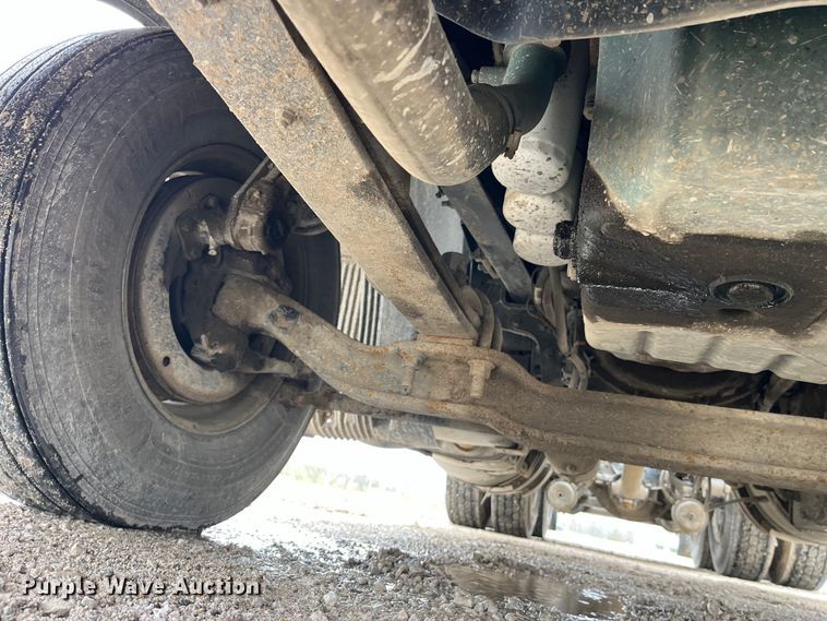 image for item LD9389 2013 Volvo VNL semi truck