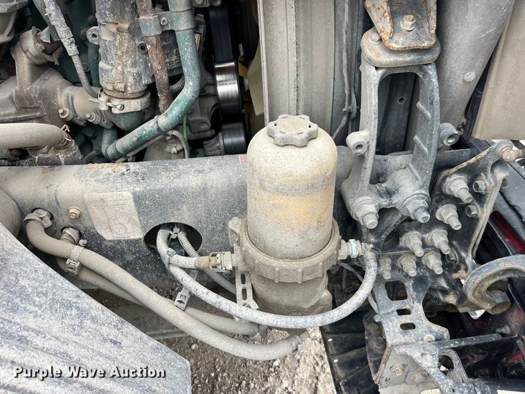 image for item LD9389 2013 Volvo VNL semi truck